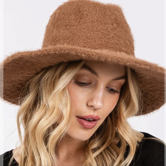 Accessories - 💥CLASSY💥 Fuzzy winter Fedora!